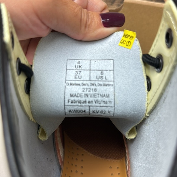 NWOT Dr Martens boots 🥾 - Picture 7 of 9